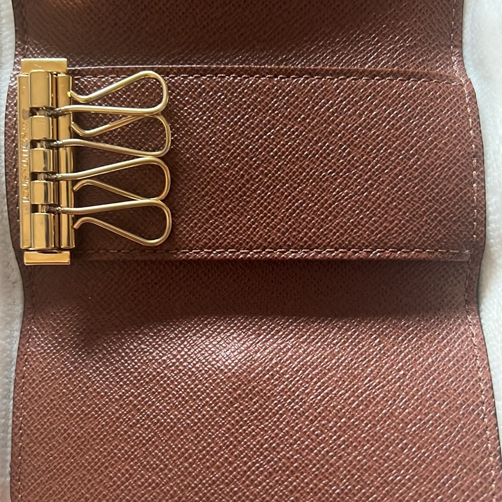 Louis Vuitton 4 Key Holder - Picture 4 of 10